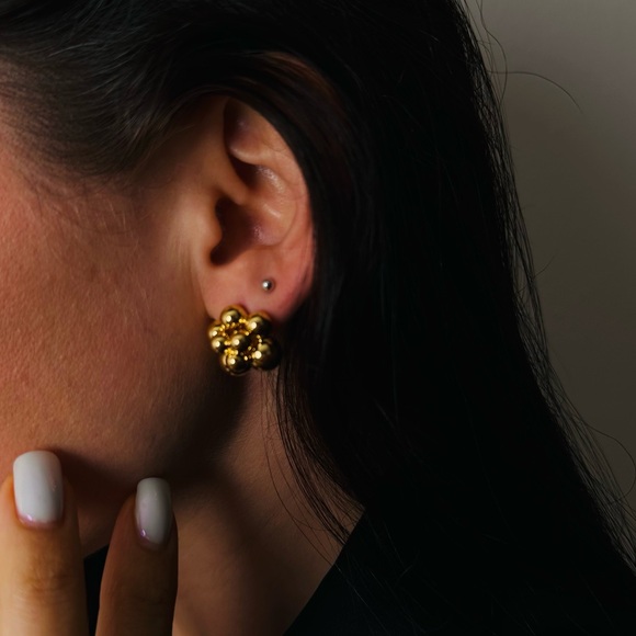 New Clustered Spheres Studs earrings Gold Statement - Picture 3 of 10